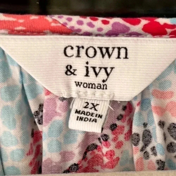 Crown & ivy 3/4 length coral blouse with crochet trim size 2x - Picture 3 of 9